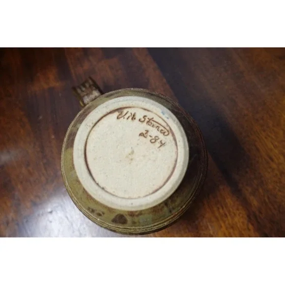 Rare pottery decorative handle high gloss interior mug with artist signature‎
